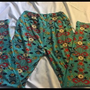 Turquoise patterned LulaRoe OS leggings
